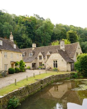 Catriona Gray Instagram - 📍The Castle Combe village is right out of a story book 🥹 
In the UK for a very special trip for my papa, we’re road-tripping from London through Scotland and back. And to no one’s surprise the Cotswolds has my (lola) heart. 🌸 The cottages are so dreamy.