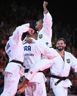 Cauã Reymond Instagram - Esse é um post sobre ter orgulho de ser brasileiro e de ser representado por atletas tão incríveis. 

Boraaa!!! 🇧🇷❤️👏🏻

#TimeBrasil #Paris2024