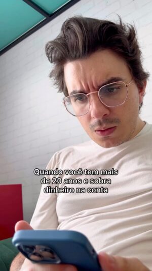 Cauê Bueno Instagram - Sou só eu? 😂 

A vida adulta não é fácil 

#comedia #engracado