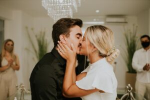 Cauê Bueno Instagram - Hoje completa 2 anos de casamento com ela 🥹❤️ minha princesa👸🏼

Feliz bodas de Algodão 🎉