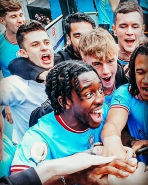 Ceallach Spellman Instagram - What the f*** am I doing on that bus?! Beyond my wildest dreams. Champions again. 4 in 5. Best team in England. 

Thank you @mancity love you 💙