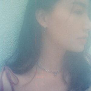 Cecilia Choi Instagram - 我們隨口說說要一起玩，一個隨便拍拍，一個隨意裝扮的午後遊戲。

🎀 @mildredlo 
📸 @stepheniek