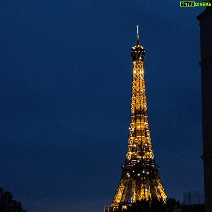 Cédric Pantegnies - 17.6K Likes - ⚜️ CONCOURS ⚜️
Tente de gagner une carte cadeau d’une nuitée dans un bel hôtel haut de gamme sur la plateforme asaguest.com (selon dispo)❕
Pour participer :
1. follow @cedriccommelabd & @asaguestfr
2. like ce post
3. Identifie la personne avec qui tu veux partager ce moment
Tu peux participer autant de fois que tu veux pour multiplier tes chances 🍀
👉 @asaguestfr qu’est-ce que c’est ?
C’est une plateforme française qui propose des séjours haut de gamme en période creuse dans des hôtels indépendants, au tarif unique de 89€ pour 2 personnes !
Pour 89€, la nuitée haut de gamme est compensées en carbone, des services exclusifs te sont offerts (petit déjeuner, spa, visite de cave…), et une conciergerie en ligne est à ta dispo pour personnaliser ton séjour selon tes envies !
Résultat le 9 Novembre