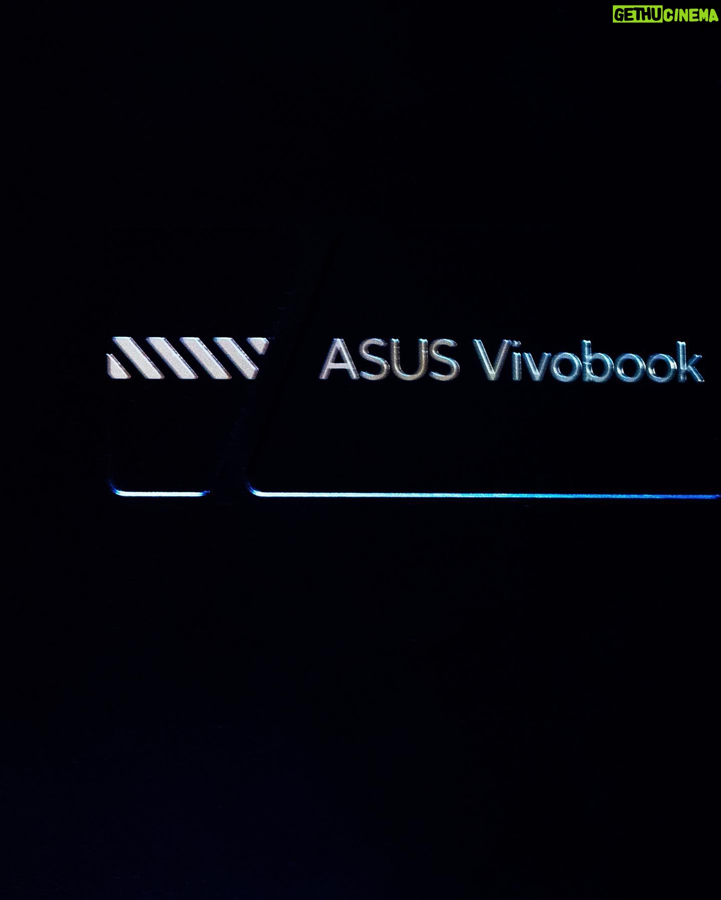 Cédric Pantegnies - 18.5K Likes - 🎁 C O N C O U R S 🎁
Je vous offre le dernier @asusfrance OLED pour fêter cette nouvelle année 🎉 🎊 ⌨️
• Suivre le compte @asusfrance & moi même @cedriccommelabd
• Liker ce post
• Taguer deux amis en commentaire (plus vous en identifiez plus vous avez de chance de gagner)
✨Doublez vos chances de gagner en repartageant en story
Tirage au sort le 14 Janvier 🍀
bonne chance à tous 🤍
#concours #instagram #concoursinstagram #asusfrance #asus #jeuconcours #asusoled #oled #ordinateur #pc #informatique #computer #setup #setupgaming #cadeau #giveaway