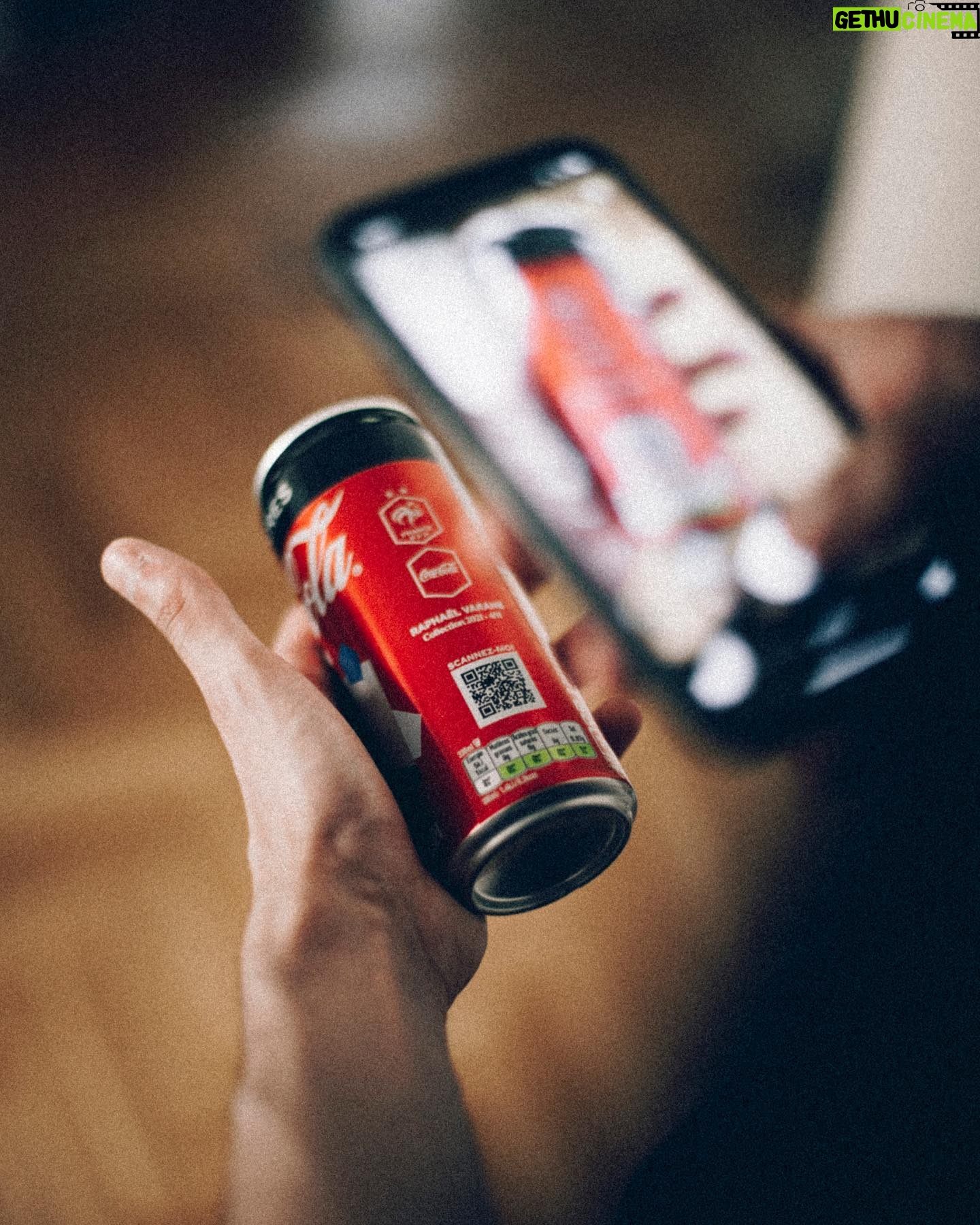 Cédric Pantegnies - 19K Likes - ⚽️ Peu importe notre club tous derrière l’ @equipedefrance pour cet @euro2020. À cette occasion, nous sommes #touspretavibrer avec @cocacolafr
Une collection de 11 canettes collectors à l'effigie des joueurs de l'Équipe de France est disponible.
Profitez d’un bon match et d’un bon coca-cola pour vous rafraîchir et vivre chaque action 💎
Mais ce n’est pas tout, derrière chaque canette de Coca-Cola collector Équipe de France vous aurez la possibilité de gagner jusqu’à 500 euros de bons d’achat valable sur le site officiel de la FFF grâce au QR au dos de votre canette.
Bonne chance et bon match ⚽️⚽️