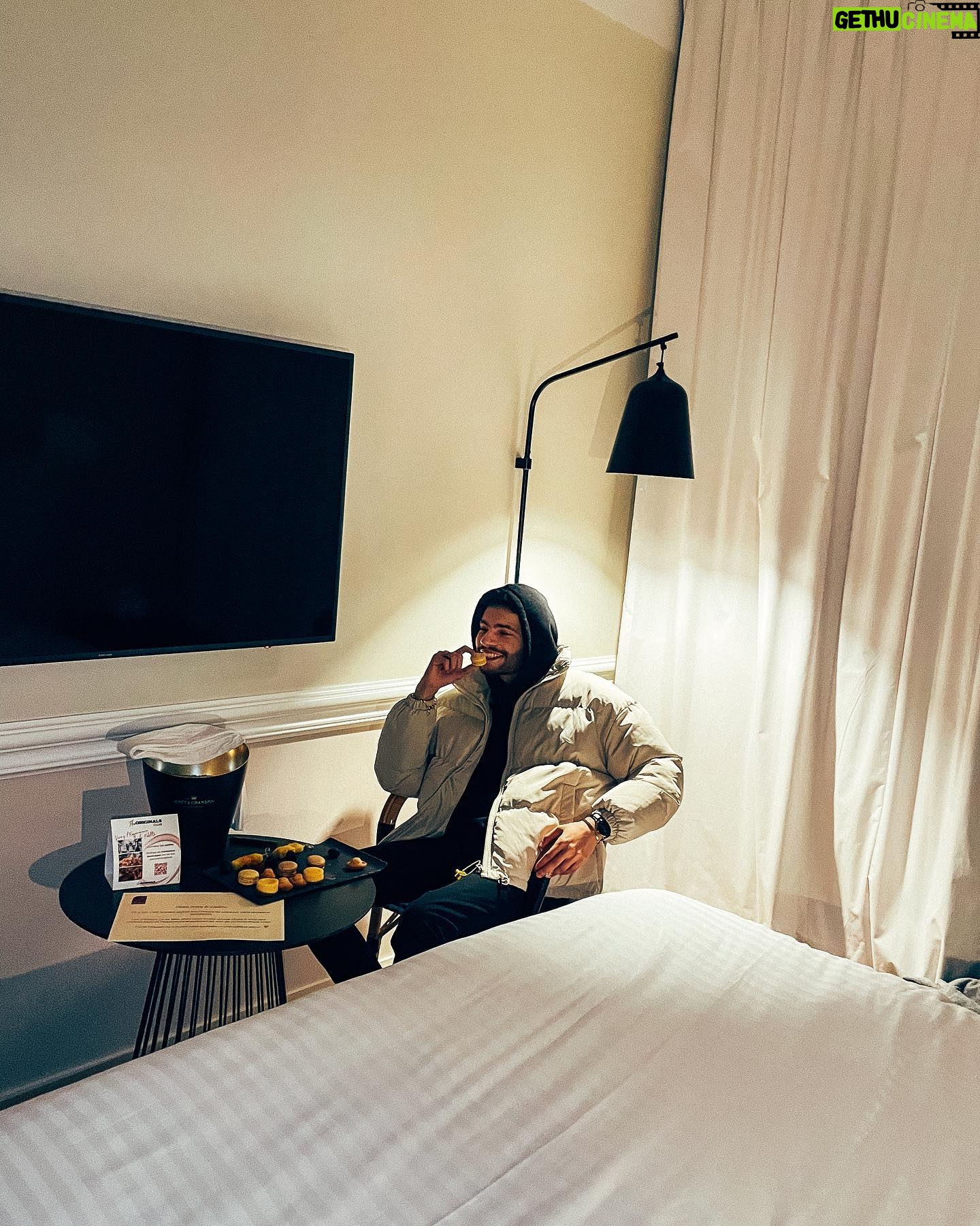 Cédric Pantegnies - 17.6K Likes - ⚜️ CONCOURS ⚜️
Tente de gagner une carte cadeau d’une nuitée dans un bel hôtel haut de gamme sur la plateforme asaguest.com (selon dispo)❕
Pour participer :
1. follow @cedriccommelabd & @asaguestfr
2. like ce post
3. Identifie la personne avec qui tu veux partager ce moment
Tu peux participer autant de fois que tu veux pour multiplier tes chances 🍀
👉 @asaguestfr qu’est-ce que c’est ?
C’est une plateforme française qui propose des séjours haut de gamme en période creuse dans des hôtels indépendants, au tarif unique de 89€ pour 2 personnes !
Pour 89€, la nuitée haut de gamme est compensées en carbone, des services exclusifs te sont offerts (petit déjeuner, spa, visite de cave…), et une conciergerie en ligne est à ta dispo pour personnaliser ton séjour selon tes envies !
Résultat le 9 Novembre