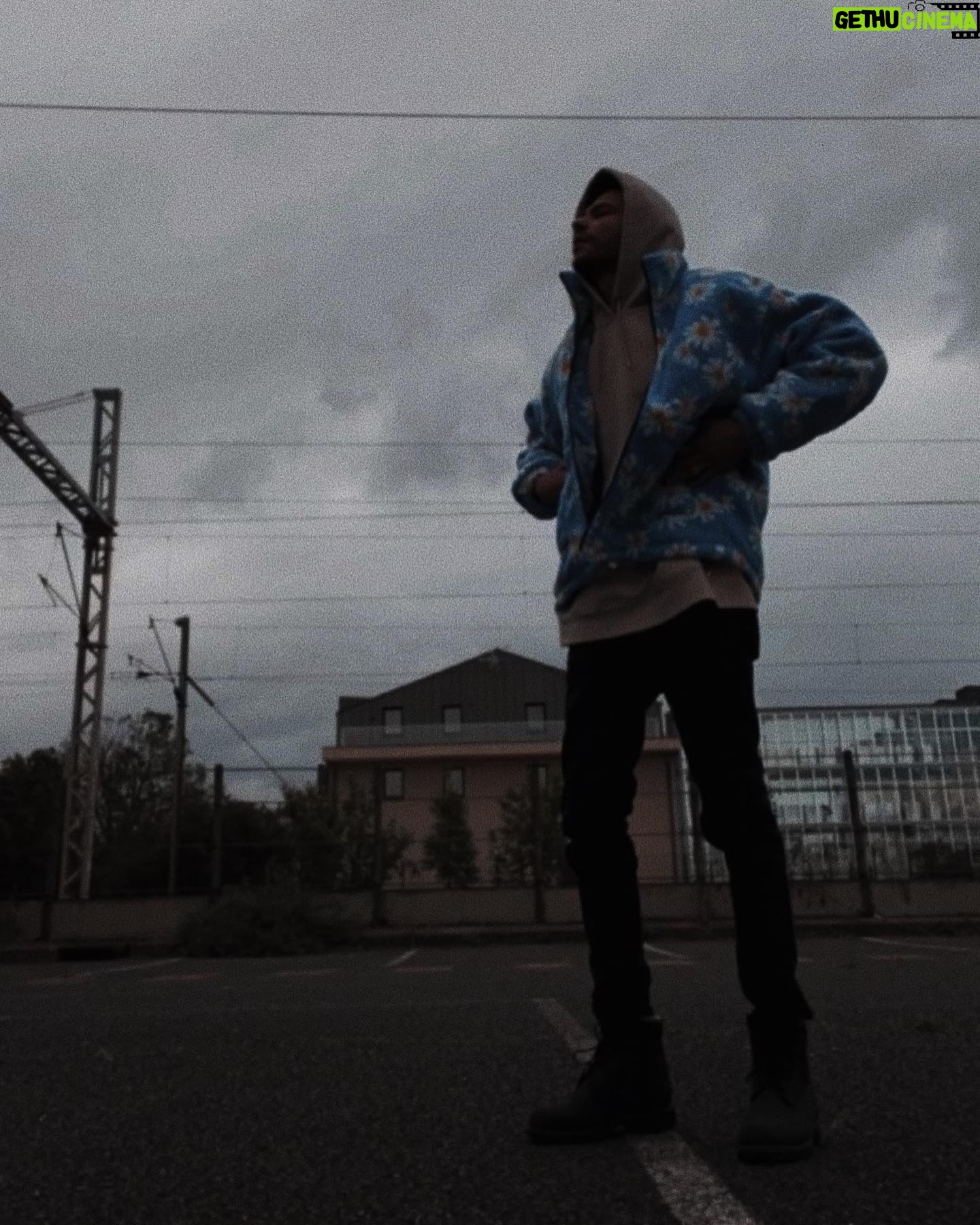 Cédric Pantegnies - 20.5K Likes - C 🌼 N C 🌸 U R S
terminado
