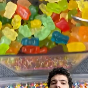 Cédric Pantegnies Instagram - Vous pensez que c’est bon ? 🍦🍨

#glace #bonbon #glaceitalienne #glaceitalienne🍦 #recette