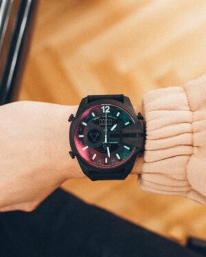 Cédric Pantegnies Instagram - Ad | J’ai l’honneur de vous présenter la dernière création de @diesel ⌚️ 
La #dieselWatch Megachief Ana Digi est celle qu’il faut avoir ⚡️ #DieselWatch #ad