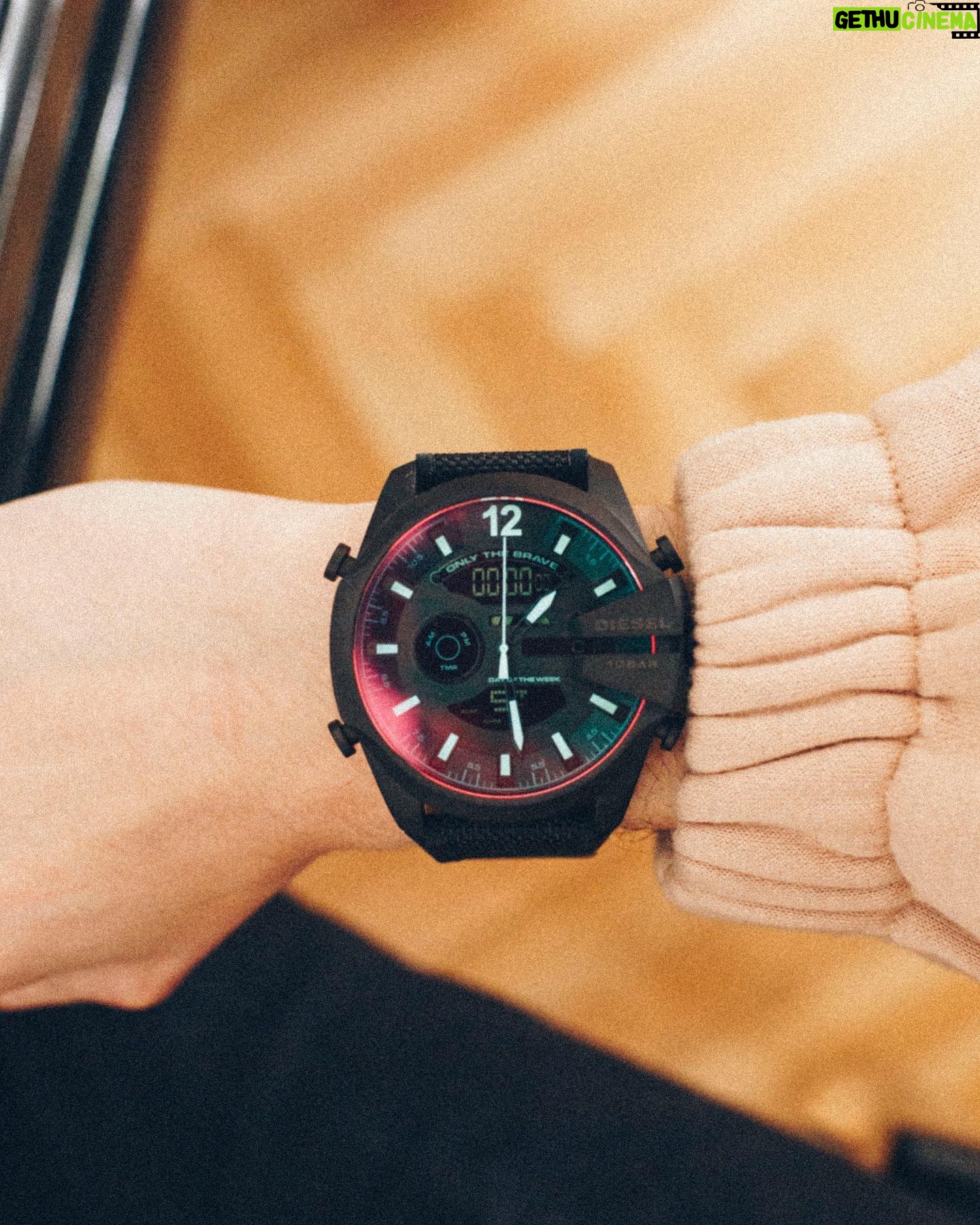 Cédric Pantegnies - 18.2K Likes - Ad | J’ai l’honneur de vous présenter la dernière création de @diesel ⌚️
La #dieselWatch Megachief Ana Digi est celle qu’il faut avoir ⚡️ #DieselWatch #ad