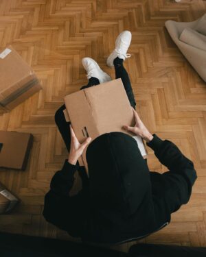 Cédric Pantegnies Instagram - 📦 Hello,
Aujourd’hui je vous présente @biwiwi.france le meilleur site que je connaisse pour l’achat et la vente de vêtements/accessoires de seconde main🤝

Mais ce n’est pas tout puisque cette société française (je le précise parce que c’est pour cette raison que j’ai accepté de collaborer avec eux) propose aussi un peu tout ce qui est achetable/vendable. De l’high tech en passant par la déco et les jouets pour enfants 
🧸 🤖 💍 

L’appli est dispo partout que ce soit sur android ou ios. 📲 
Le service client est extrêmement rapide et je le répète ! Français, je ne devrais même pas le préciser puisque les membres sont analyser dès l’inscription contrairement à d’autres plateformes de ce genre.

Mais ce n’est pas tout, si vous cherchez bien, en m’inscrivant j’ai mis en vente la 🧢 de la troisième photo.
Premier arrivé, premier servi 🤫
