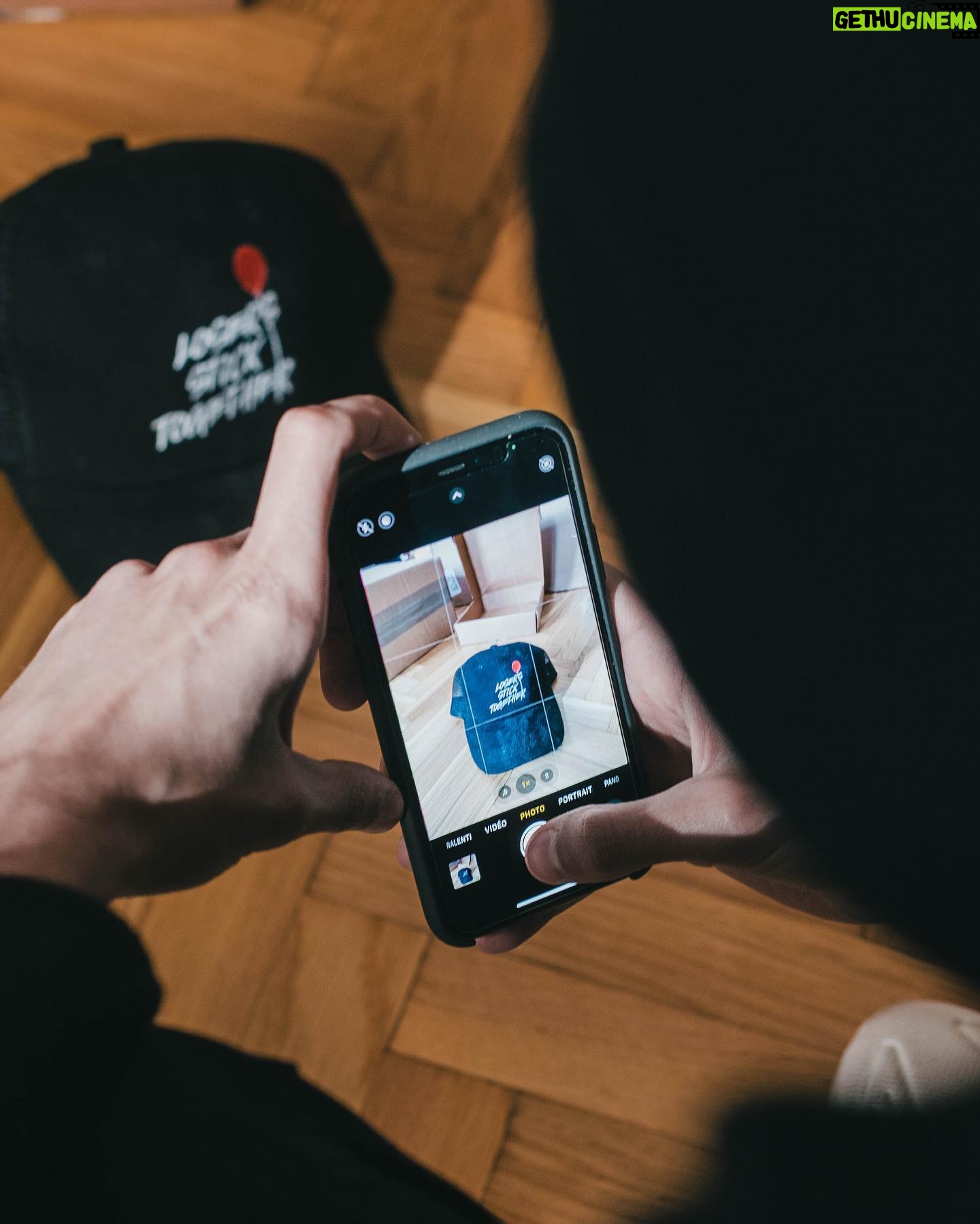 Cédric Pantegnies - 15.2K Likes - 📦 Hello,
Aujourd’hui je vous présente @biwiwi.france le meilleur site que je connaisse pour l’achat et la vente de vêtements/accessoires de seconde main🤝
Mais ce n’est pas tout puisque cette société française (je le précise parce que c’est pour cette raison que j’ai accepté de collaborer avec eux) propose aussi un peu tout ce qui est achetable/vendable. De l’high tech en passant par la déco et les jouets pour enfants
🧸 🤖 💍
L’appli est dispo partout que ce soit sur android ou ios. 📲
Le service client est extrêmement rapide et je le répète ! Français, je ne devrais même pas le préciser puisque les membres sont analyser dès l’inscription contrairement à d’autres plateformes de ce genre.
Mais ce n’est pas tout, si vous cherchez bien, en m’inscrivant j’ai mis en vente la 🧢 de la troisième photo.
Premier arrivé, premier servi 🤫