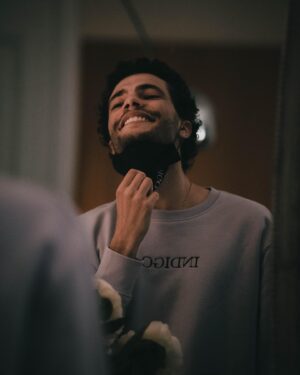 Cédric Pantegnies Instagram - 70’s vibes capillaire CHEEECCKKK
2021: couper ça ✂️

@indigoturin x @charles_tvr