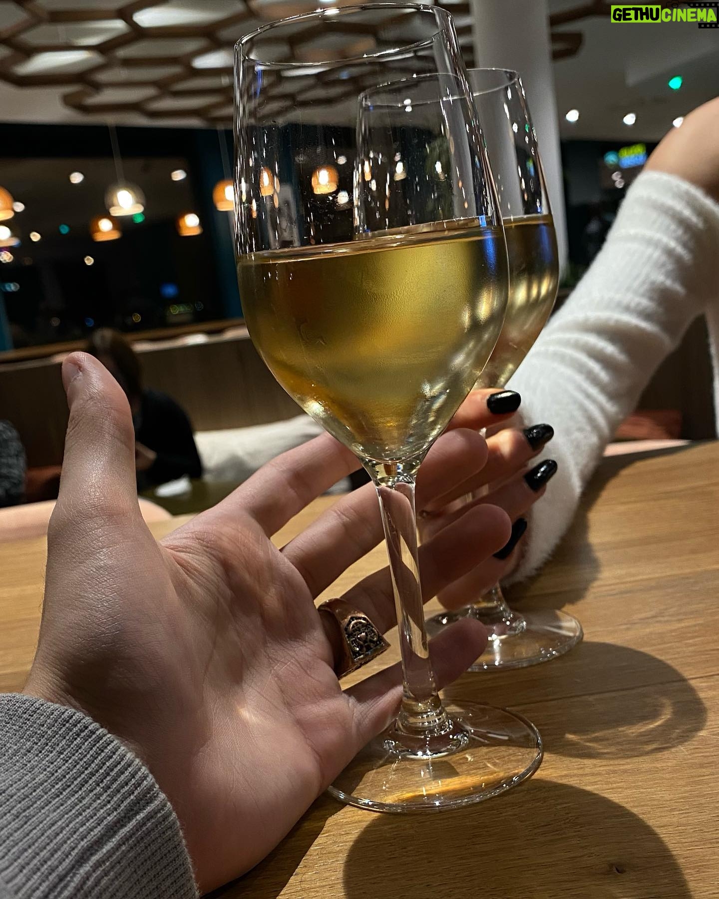 Cédric Pantegnies - 17.6K Likes - ⚜️ CONCOURS ⚜️
Tente de gagner une carte cadeau d’une nuitée dans un bel hôtel haut de gamme sur la plateforme asaguest.com (selon dispo)❕
Pour participer :
1. follow @cedriccommelabd & @asaguestfr
2. like ce post
3. Identifie la personne avec qui tu veux partager ce moment
Tu peux participer autant de fois que tu veux pour multiplier tes chances 🍀
👉 @asaguestfr qu’est-ce que c’est ?
C’est une plateforme française qui propose des séjours haut de gamme en période creuse dans des hôtels indépendants, au tarif unique de 89€ pour 2 personnes !
Pour 89€, la nuitée haut de gamme est compensées en carbone, des services exclusifs te sont offerts (petit déjeuner, spa, visite de cave…), et une conciergerie en ligne est à ta dispo pour personnaliser ton séjour selon tes envies !
Résultat le 9 Novembre