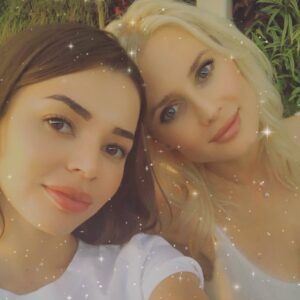 Celesta Hodge Instagram - ✨
#magic #moments