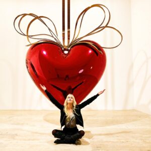 Celesta Hodge Instagram - ♥️
#letloverule #hangingheart #celebration #leanintolove #jeffkoons #jumexmuseum #mexicocity