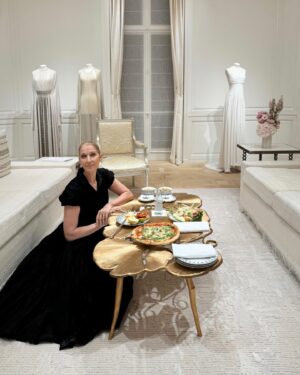 Céline Dion Instagram - Trace the steps of @CelineDion’s Dior journey behind the scenes as she encounters her marvelous gown by @MariaGraziaChiuri, ahead of her performance at the Olympic Games @Paris2024 Opening Ceremony—masterfully orchestrated by @Thoma.Jolly and @DaphneBurki. From fittings to delicious breaks in between, her journey was one of discovery and delight. Crafted in a vision of #DiorSavoirFaire dreams, adorned with sequins as lustrous as the stars and fringes that danced with every gesture, the gown enveloped her in an aura that accentuated her vocals, irrevocably touching hearts worldwide.

Partagez un moment unique avec Céline Dion, alors qu’elle découvre sa robe pour la Cérémonie d’Ouverture des Jeux Olympiques de Paris 2024 — magnifiquement orchestrée par Thomas Jolly et Daphné Bürki. Entre essayages et visite des ateliers, cette journée fut marquée par la joie et l’émerveillement. Imaginée par Maria Grazia Chiuri, la robe témoigne du savoir-faire Dior grâce aux somptueuses paillettes et franges qui vibraient au rythme de sa performance. Une robe sublime, pensée pour magnifier la prestation de celle qui, une nouvelle fois, a ému le monde entier.

#DiorxParis2024