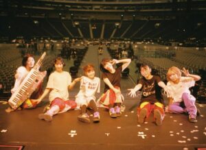 Cent Chihiro Chittiii Instagram - 撮ったまま大事にしてた写真
解散から一年経ったし載せてみる。
相も変わらずたくましく
自由に生きている6人の
今が愛おしく思います
清掃員殿　調子はどうですか？
アナログレコードの発売が決まり
形を変えてBiSHの曲と歴史が
残ってくれること嬉しく思います
小さいこと大きいこと
ぜーんぶたのしみだね！ひゅー！
