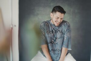 César Doroteo Instagram - Me sentí muy bonito en los ojos de @gabrielgastelum. Es un talentoso en su arte. ¡Gracias por estas bellas fotos! TODAS son mis favorita. 🩷✨

1 Playera y pantalón blanco de Zara 
2 Playera y camisa de Zara
3 Body @proteomx 
4 Body @proteomx
