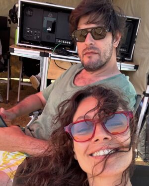 Ceyda Kasabalı Instagram - ilk fotoda neden yeni buluşlarıyla dünyayı kasıp kavuran cift pozu vermisiz bilmiorum whdhs ama 8 yıldır sen benim dünyamı aşkla kasıp kavurduğun icin cok mutluyum ❤️nice 8 yıllarımız olsun aşkım @firatalbayram