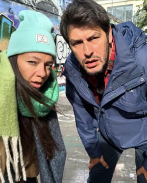 Ceyda Kasabalı Instagram - ilk fotoda neden yeni buluşlarıyla dünyayı kasıp kavuran cift pozu vermisiz bilmiorum whdhs ama 8 yıldır sen benim dünyamı aşkla kasıp kavurduğun icin cok mutluyum ❤️nice 8 yıllarımız olsun aşkım @firatalbayram