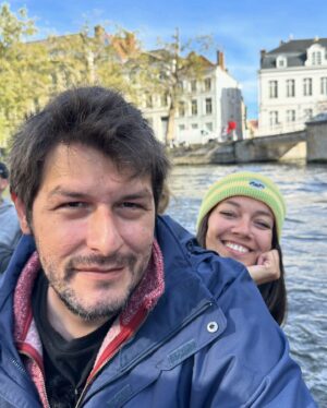 Ceyda Kasabalı Instagram - ilk fotoda neden yeni buluşlarıyla dünyayı kasıp kavuran cift pozu vermisiz bilmiorum whdhs ama 8 yıldır sen benim dünyamı aşkla kasıp kavurduğun icin cok mutluyum ❤️nice 8 yıllarımız olsun aşkım @firatalbayram