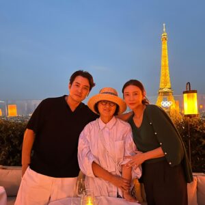 Cha Ye-ryun Instagram - 🥂♥️🥖🌹🍾🎼

@girafe_paris