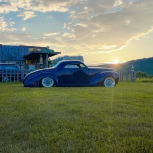 Chad Hiltz Instagram - The chopped, channeled, sectioned, bagged, shaved, and widened 1939 Studebaker Commander 🔥
