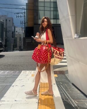 Chae Jung-an Instagram - 이번여름  호랑이 몇번 장가가나요? 🌦️☀️🌧️