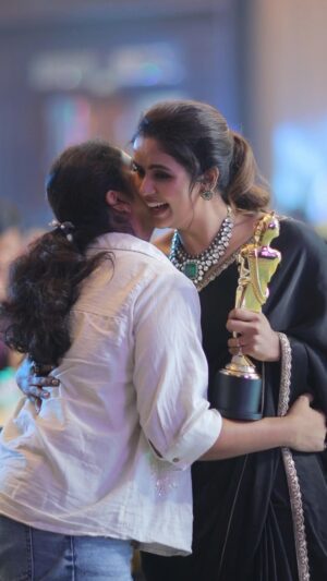 Chaitra Reddy Instagram - Thanks to each one of you , who all took their time out to vote for this KAYAL 🙏🏻 forever grateful 🥹 
Thanks @cinemavikatan for this honour 🙏🏻
Thanks to @suntv for everything ..! 🥹❤️