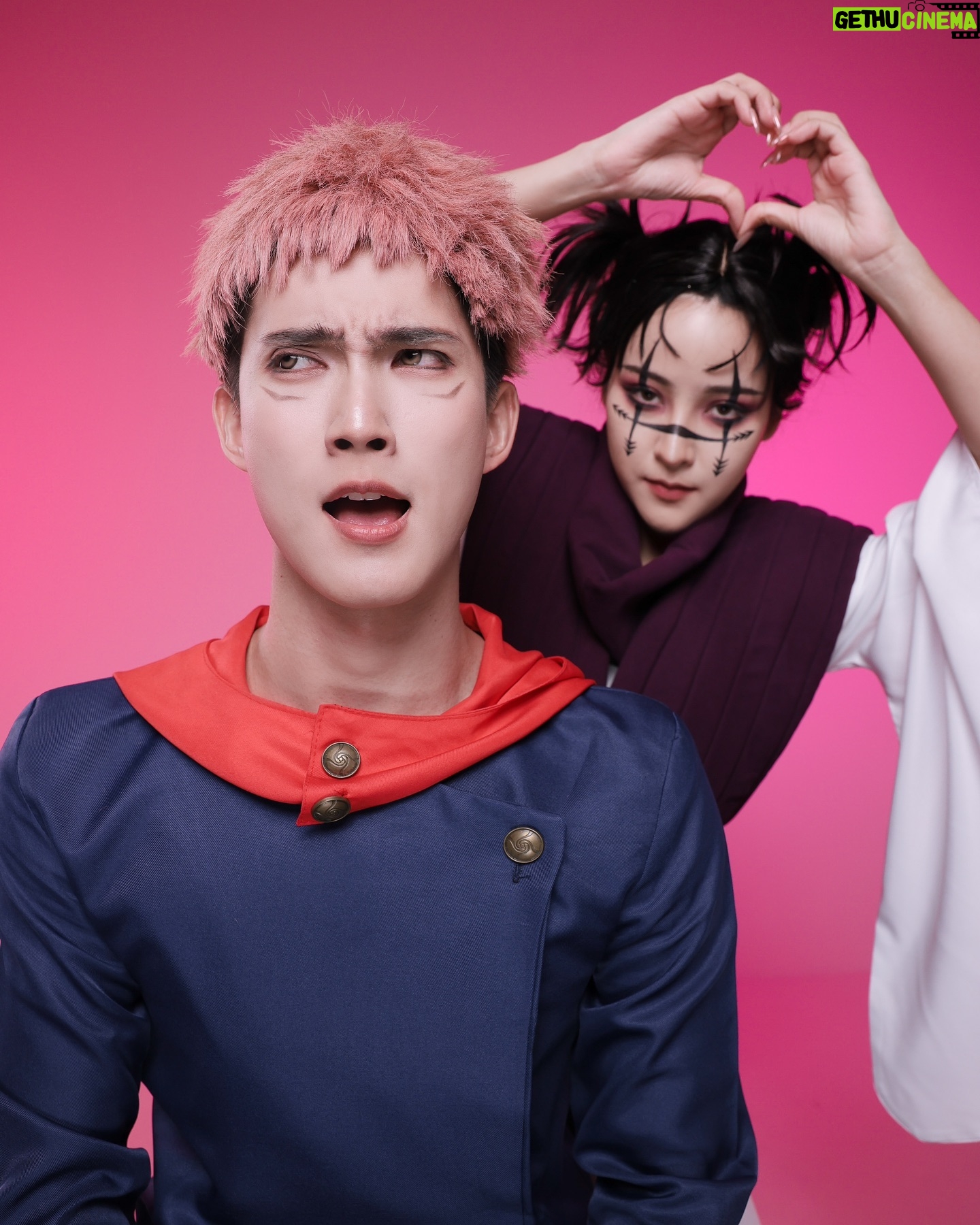 Chalongrat Novsamrong - 165.9K Likes - jujutsu kaisen cosplay #呪術廻戦
Gojo : @m1keangelo
Geto : @toptap_jirakit
Yuji : @first_fh
Choso : @soundtiss
Camera man : @aod.ps
Editors : @soundtiss @aod.ps
Makeup : @homeless_makeupb
Hair : @longcemakeup_29
Makeup assistant : @noomniiiiiiiiiiiii
Hair assistant : @aamps._
Stylist : @imnotrealpeem
Assistant : @premepromt @neoy_nnr @maxiim.p
#呪術廻戦 #jujutsukaisen #jujutsukaisencosplay #gojo #geto #yuji #itadori #choso