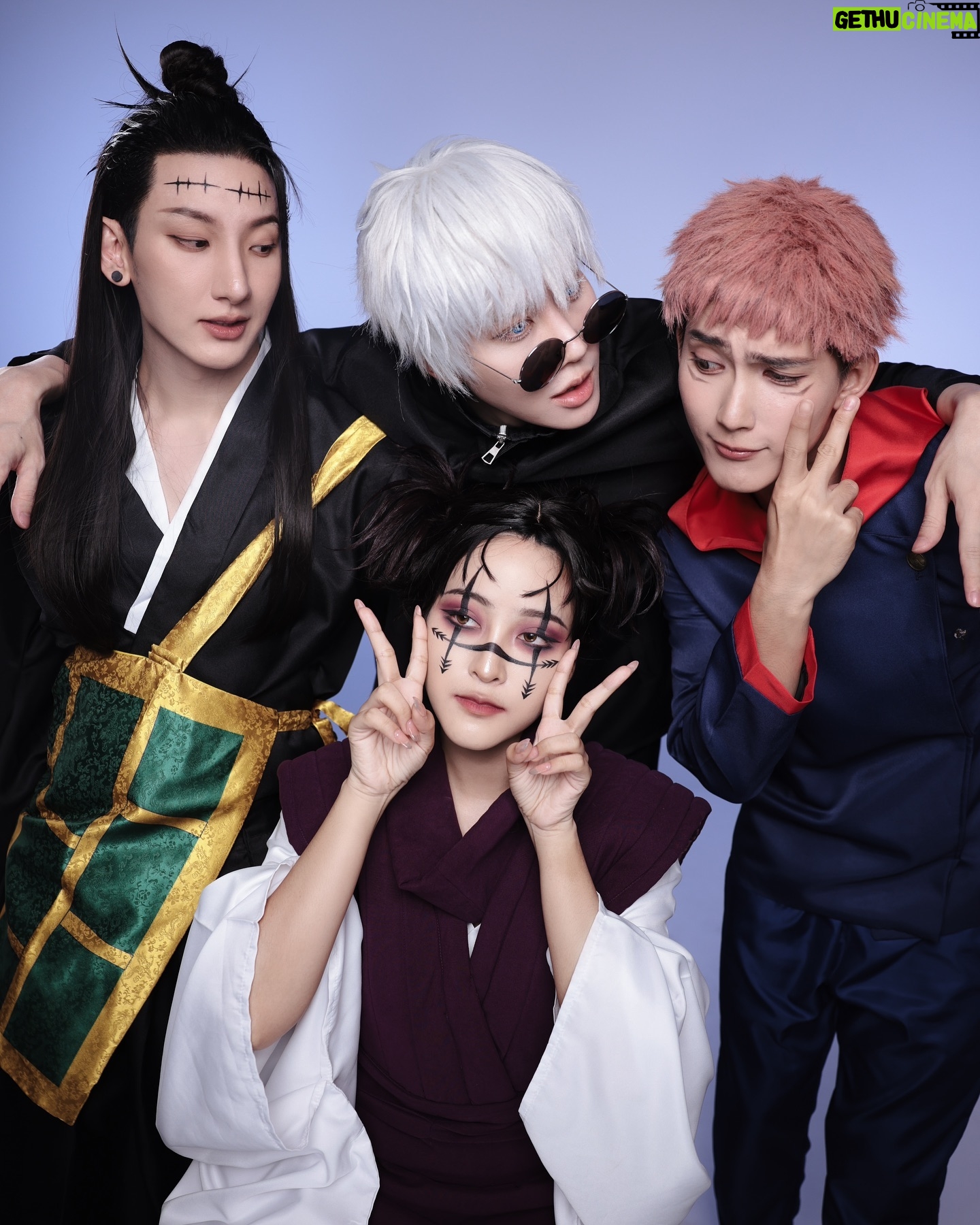 Chalongrat Novsamrong - 165.9K Likes - jujutsu kaisen cosplay #呪術廻戦
Gojo : @m1keangelo
Geto : @toptap_jirakit
Yuji : @first_fh
Choso : @soundtiss
Camera man : @aod.ps
Editors : @soundtiss @aod.ps
Makeup : @homeless_makeupb
Hair : @longcemakeup_29
Makeup assistant : @noomniiiiiiiiiiiii
Hair assistant : @aamps._
Stylist : @imnotrealpeem
Assistant : @premepromt @neoy_nnr @maxiim.p
#呪術廻戦 #jujutsukaisen #jujutsukaisencosplay #gojo #geto #yuji #itadori #choso