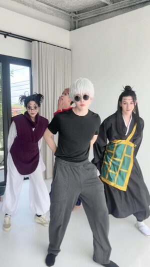 Chalongrat Novsamrong Instagram - jujutsu kaisen cosplay #呪術廻戦
Gojo : @m1keangelo 
Geto : @toptap_jirakit 
Yuji : @first_fh 
Choso : @soundtiss 

Makeup : @homeless_makeupb
Hair : @longcemakeup_29
Makeup assistant : @noomniiiiiiiiiiiii 
Hair assistant : @aamps._ 
Stylist : @imnotrealpeem 
Camera man/Editors : @aod.ps 
Assistant : @premepromt @neoy_nnr @maxiim.p 

#呪術廻戦 #jujutsukaisen #jujutsukaisencosplay #gojo #geto #yuji #itadori #choso