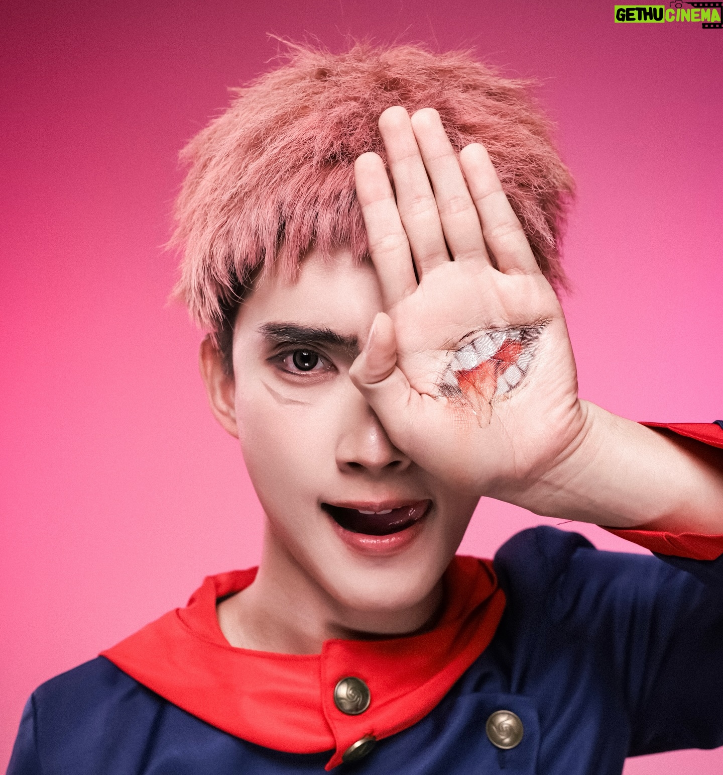 Chalongrat Novsamrong - 89.8K Likes - jujutsu kaisen cosplay #呪術廻戦
Gojo : @m1keangelo
Geto : @toptap_jirakit
Yuji : @first_fh
Choso : @soundtiss
Camera man : @aod.ps
Editors : @soundtiss
Makeup : @homeless_makeupb
Hair : @longcemakeup_29
Makeup assistant : @noomniiiiiiiiiiiii
Hair assistant : @aamps._
Stylist : @imnotrealpeem
Assistant : @premepromt @neoy_nnr @maxiim.p
#呪術廻戦 #jujutsukaisen #jujutsukaisencosplay #gojo #geto #yuji #itadori #choso