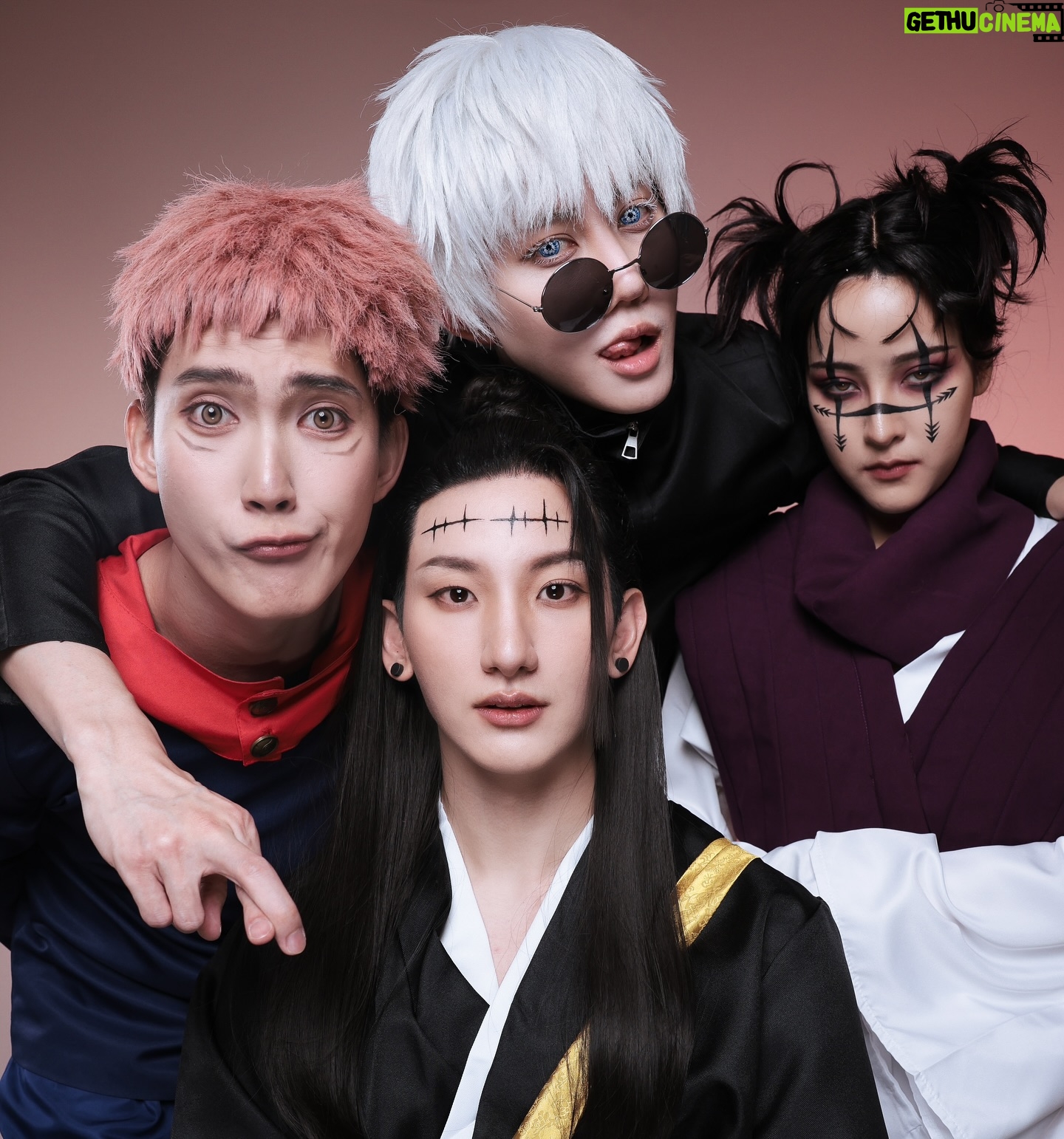Chalongrat Novsamrong - 89.8K Likes - jujutsu kaisen cosplay #呪術廻戦
Gojo : @m1keangelo
Geto : @toptap_jirakit
Yuji : @first_fh
Choso : @soundtiss
Camera man : @aod.ps
Editors : @soundtiss
Makeup : @homeless_makeupb
Hair : @longcemakeup_29
Makeup assistant : @noomniiiiiiiiiiiii
Hair assistant : @aamps._
Stylist : @imnotrealpeem
Assistant : @premepromt @neoy_nnr @maxiim.p
#呪術廻戦 #jujutsukaisen #jujutsukaisencosplay #gojo #geto #yuji #itadori #choso