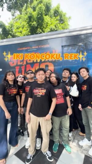 Chand Parwez Servia Instagram - Kalau nonton SEKAWAN LIMO gapapa kok rek, ajak sebanyak-banyaknya koncomu 😆👍

Ayo yang belum nonton, hari ini ke Bioskop ya!

@sekawanlimo
#SekawanLimo #FilmSekawanLimo #KawalSekawanLimo