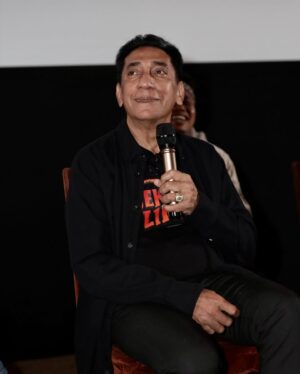Chand Parwez Servia Instagram - SEKAWAN LIMO Tayang di Bioskop.

SEKAWAN LIMO ajak berdamai dengan masa lalu, film komedi horor pelepas penat yang komplit dan kontemplatif. ❤️

Alhamdulillah | Gusti, matur nuwun.

@sekawanlimo @moektito @nadyaarina @keisyalevronka @donopradana @benidictivity @indrapramujito @firza_valaza @devinaureel @cakkartolochannel @tri_karnadinata @betasofian @oddyananta @angiieewilliams @sarahtumiwa @arif_alfiansyah @ukilkentroenk @dza786 @mithunisar @nonaica @wawanidatiwibowo @adriansugiono @capluk @chressandy @mikhaelalpha @starvisionplus @skakstudios @poplicist  @rhayaflicks 
#SekawanLimo #FilmSekawanLimo #KawalSekawanLimo