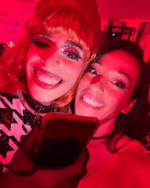 Chanel Terrero Instagram - 💄 #MacVivaGlam 💄 

Os invito a informaros de toda la historia que hay detrás de la campaña.. es conmovedora ✨ YO YA TNGO MIS LIPSTICKS BEIBBBS🩸

🌹¡Qué linda noche pasamos!🌹
THABK YOU @maccosmetics_es