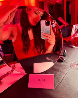 Chanel Terrero Instagram - 💄 #MacVivaGlam 💄 

Os invito a informaros de toda la historia que hay detrás de la campaña.. es conmovedora ✨ YO YA TNGO MIS LIPSTICKS BEIBBBS🩸

🌹¡Qué linda noche pasamos!🌹
THABK YOU @maccosmetics_es