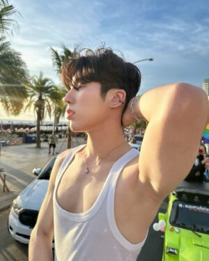 Chang Jayapol Chiopittayakarn Instagram - Sticky luv 🌵💕💫 - #kissoflife