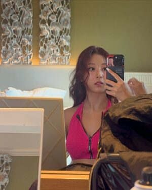 Chang Seung-yeon Instagram - Water Bomb ? y e s ~ 💦🔫
아직도 재밌어,, 너무 즐거웠어요💧🙈💧

Thank you @waterbomb_singapore_official 🧡
Wearing @audiotechnicasea ATH-LS300iS in my ears!