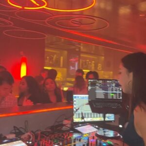 Chang Seung-yeon Instagram - My first DJ set in Singapore!🇸🇬🎧
Thank you @baescocktailclub.sg and 
@signedbywild Family!🤍🖤