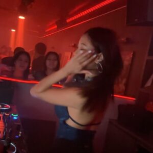 Chang Seung-yeon Instagram - My first DJ set in Singapore!🇸🇬🎧
Thank you @baescocktailclub.sg and 
@signedbywild Family!🤍🖤