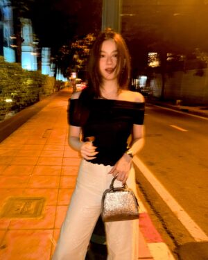 Chanikarn Tangkabodee Instagram - 🤞🏻🐦‍⬛@givenchy #givenchyantigona
