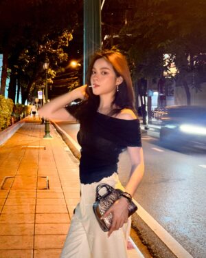 Chanikarn Tangkabodee Instagram - 🤞🏻🐦‍⬛@givenchy #givenchyantigona