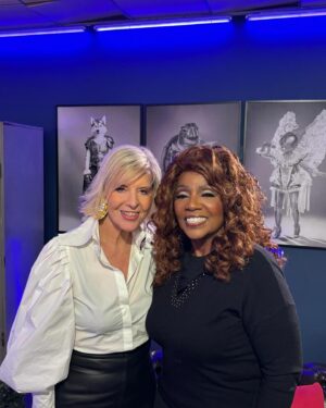 Chantal Ladesou Instagram - Avec #GloriaGaynor sur @masksinger_tf1 
« I will survive » c’est évident 😘