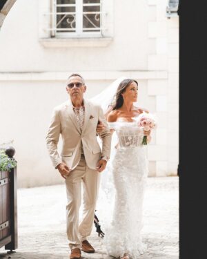 Charlène Le Mer Instagram - Ce moment…🤍🥹

Mon père m’a découverte avant tout le monde, c’était un moment important pour moi, pour nous et les photos parlent d’elles-mêmes…🫶🏻

📸 : @viewfilms.w