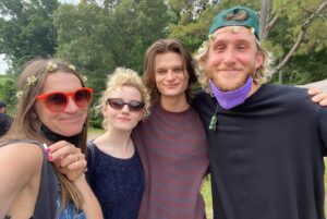 Charlie Tahan Instagram - Friends this year.  The last year! @ozark ✖️0️⃣✖️0️⃣