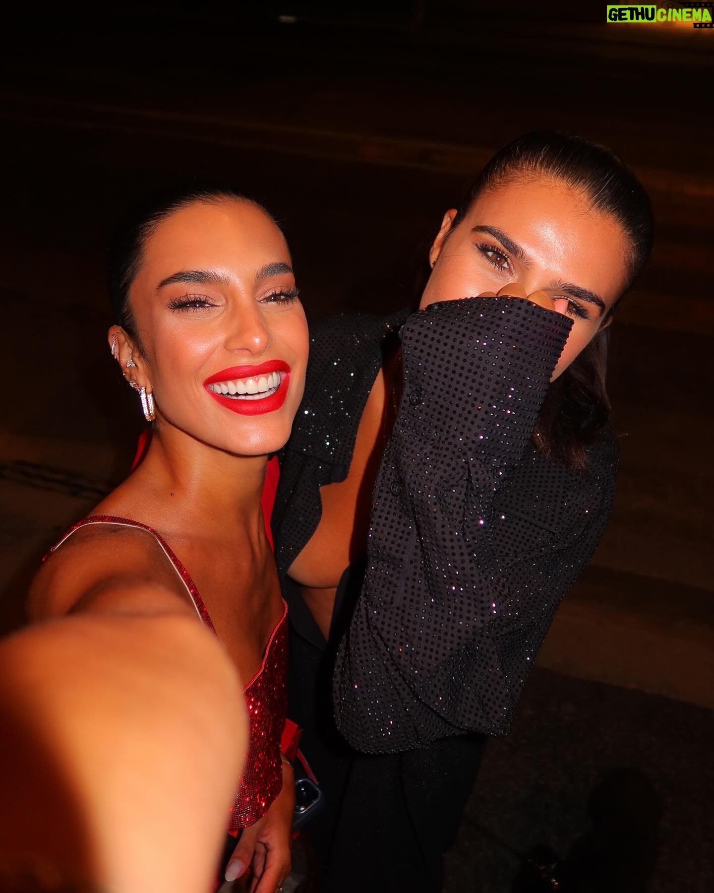 Charlotte Mint - 8.7K Likes - Notre histoire est entrain d’écrire … Une année de plus ensemble et jusqu’à l’infini … 💕 Joyeux anniversaire ma soeur, mon pilier, mon repère … Tu es ma famille mon tout ! Je t’aime ma bbeyyyy 🦋
Jess & Cha tu connais ♾️ @jessicaaidi