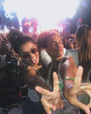 Charlotte Mint Instagram - Notre histoire est entrain d’écrire … Une année de plus ensemble et jusqu’à l’infini … 💕 Joyeux anniversaire ma soeur, mon pilier, mon repère … Tu es ma famille mon tout ! Je t’aime ma bbeyyyy 🦋 
Jess & Cha tu connais ♾️ @jessicaaidi